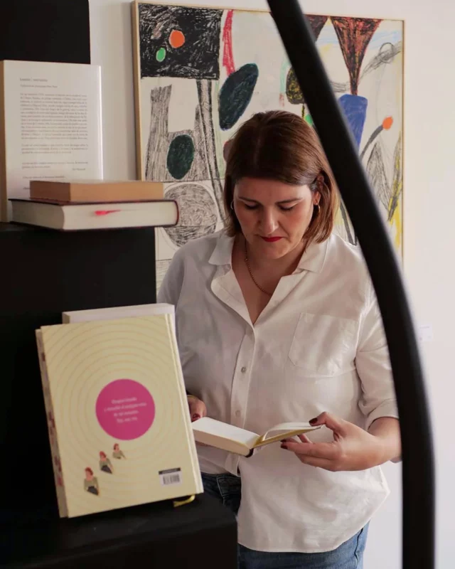 Nuestra lectora empedernida favorita  @gorgowood // Día del Libro 
Si no leíste su entrevista, hoy es el día. 
#diadellibro #recuperarelplacerdeleer