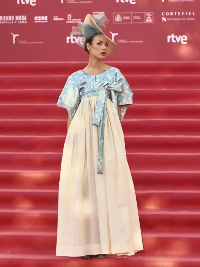 II Edición de los Premios de la Academia de la Moda Española // 
¿ Qué hace diferencial la moda creada en Francia o en Italia respecto a otros países?
¿Grandes nombres? Los tenemos
¿Tradición? La tenemos
¿Artesanía? A raudales
¿Inspiración? También.
Entonces ¿por qué una firma francesa parte con un plus de prestigio que no tiene una española?
Nosotros lo vemos claro; el apoyo, el relato, la industria, el reconocer que el diseño también es fuente de riqueza y empleabilidad son claves para que el sector del diseño cale, sea reconocido y valorado como merece.
---------
Puedes leer el artículo completo en nuestra web
---------
@academiadelamoda.es